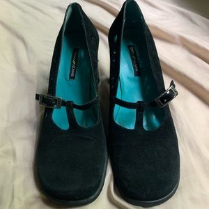 SOLD 🧿 1990’s DKNY Jeans black suede 3” heels